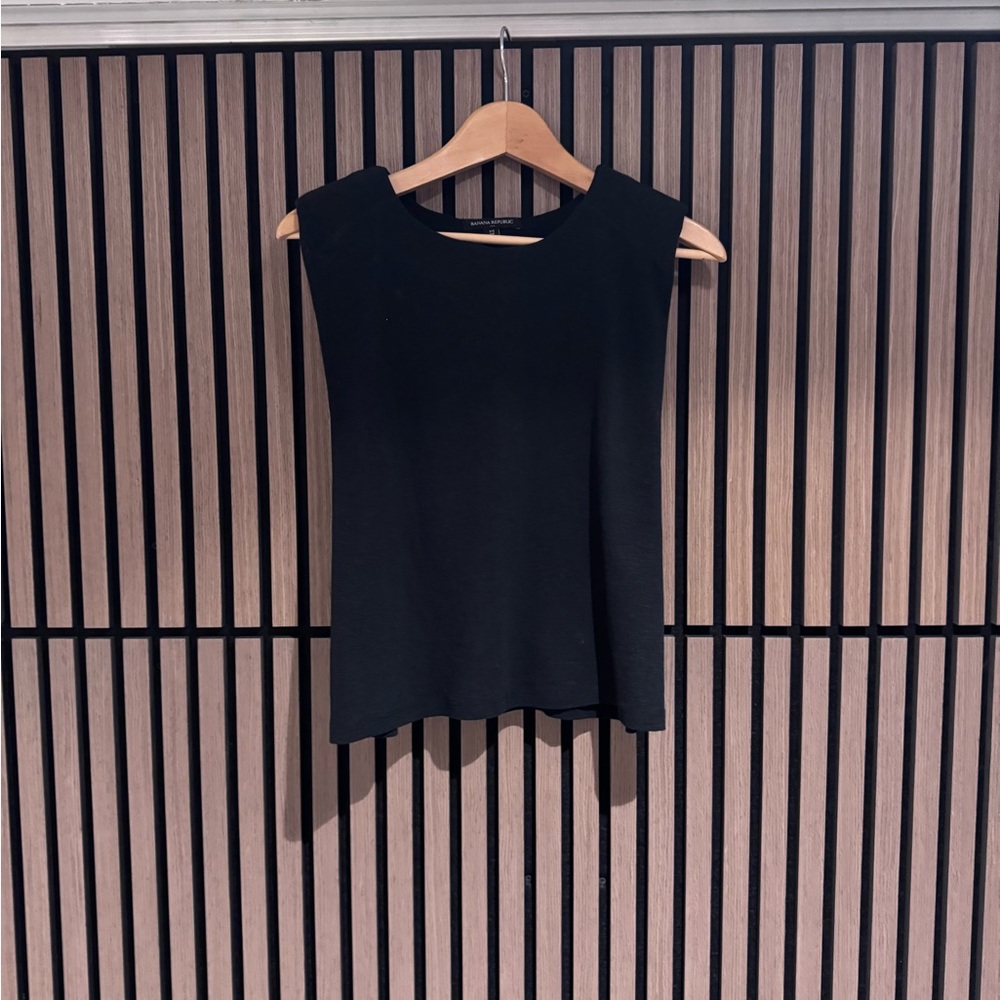 Banana Republic Black Sleeveless Crewneck Shell Top